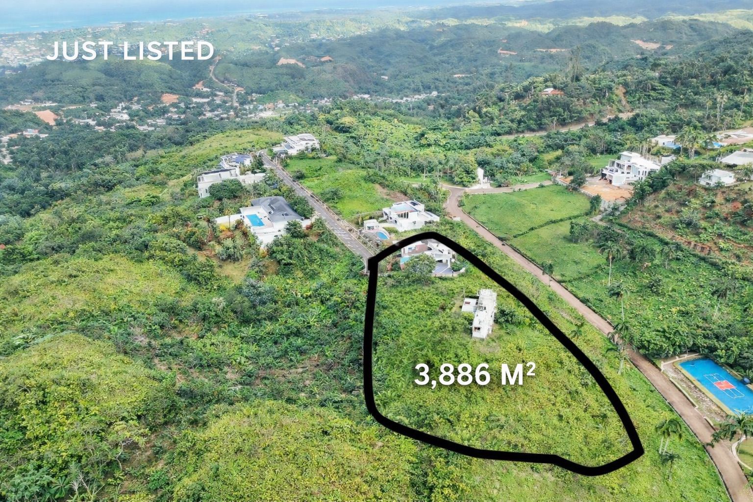 The ocean in front, silence all around.