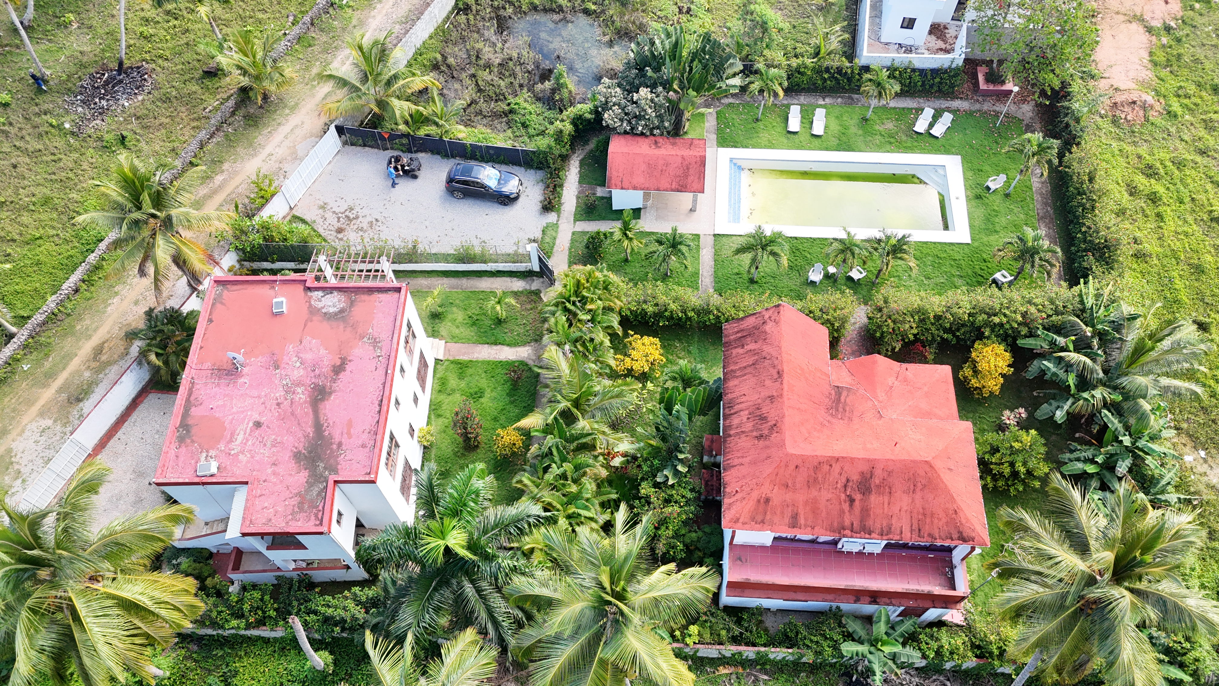 Two-Level House with Large Pool Just 340 Meters from El Limón Beach