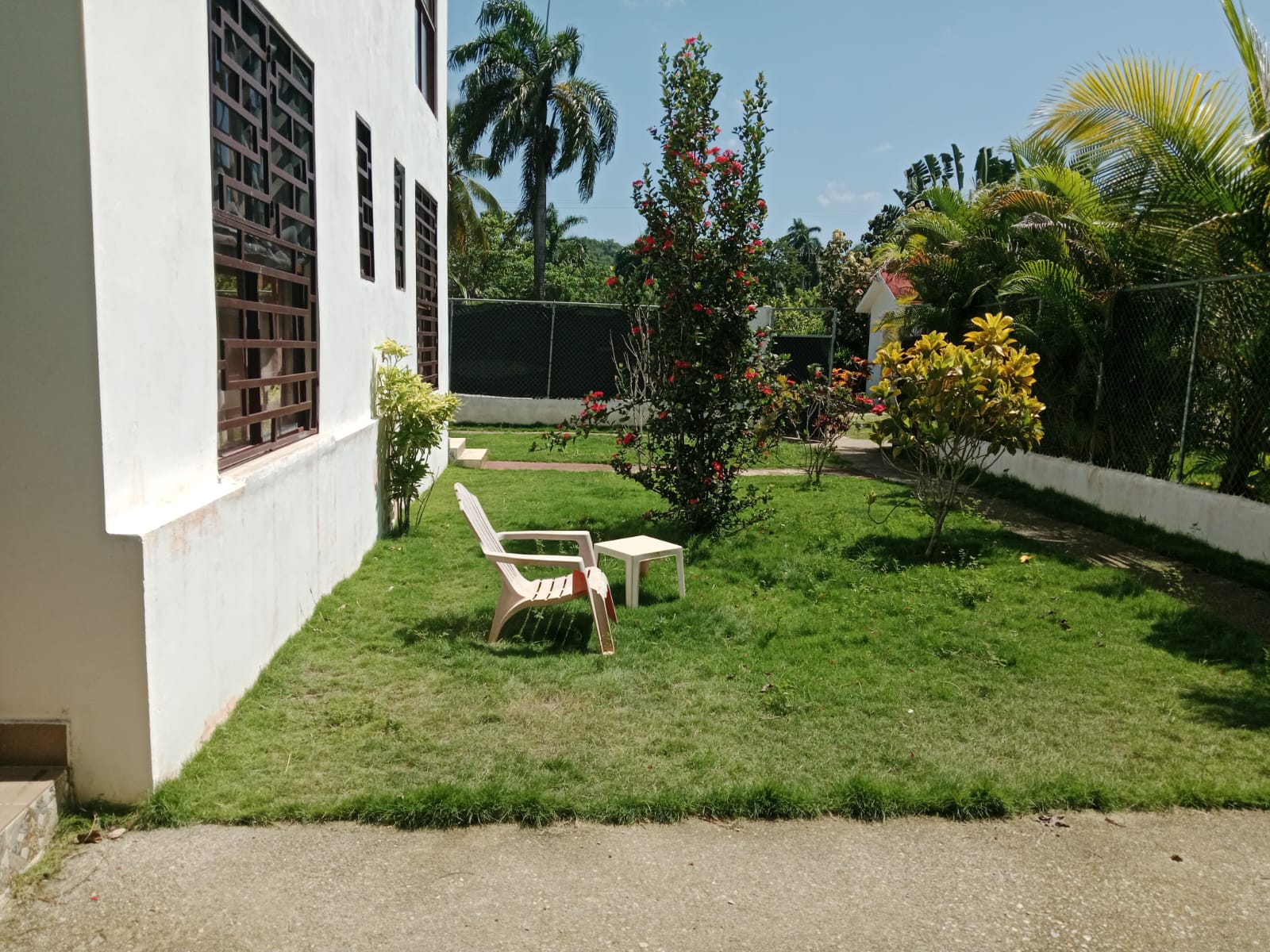 House Just 2 Minutes from the Beach – Two Independent Apartments