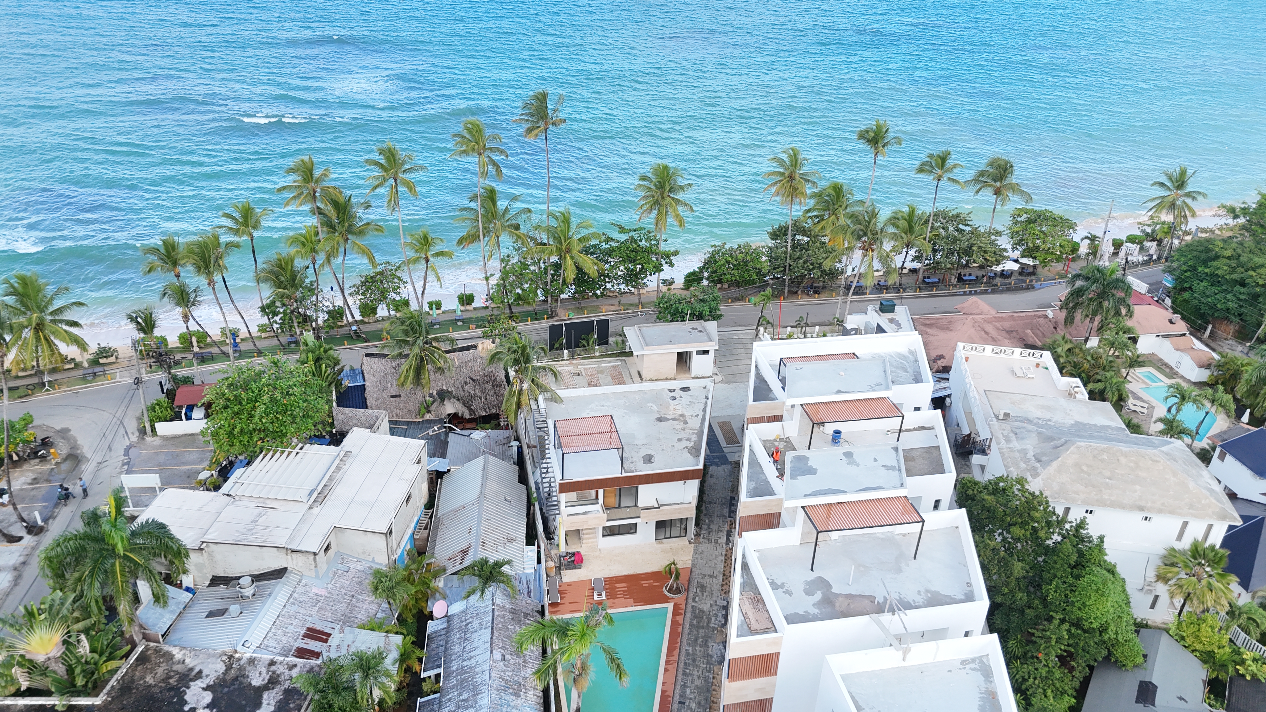Beachfront Penthouse — Private Rooftop Living