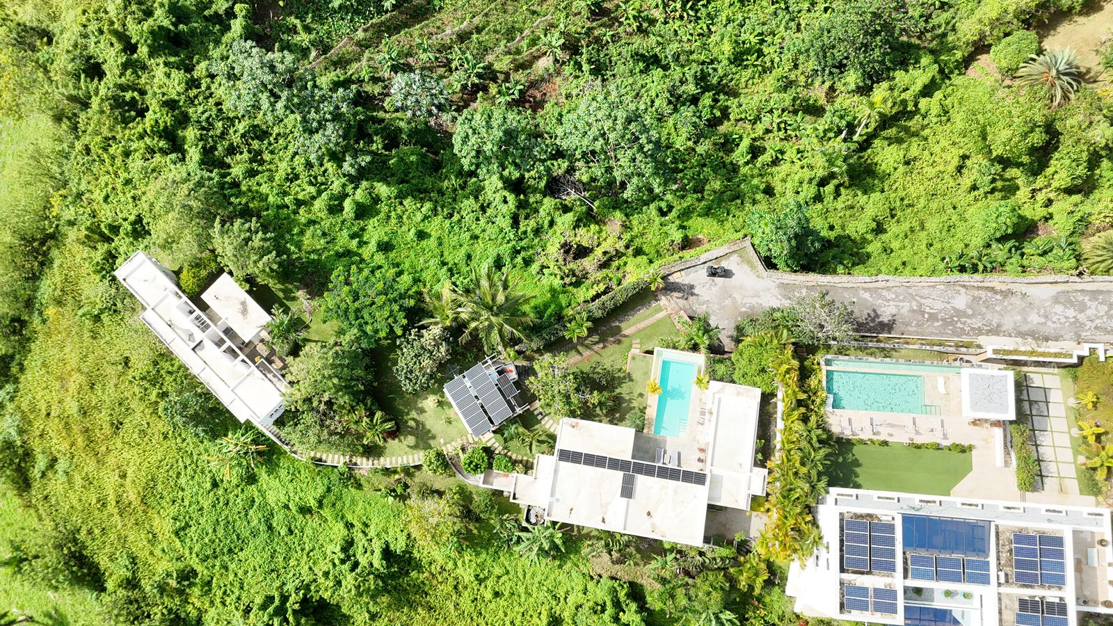 The ocean in front, silence all around.