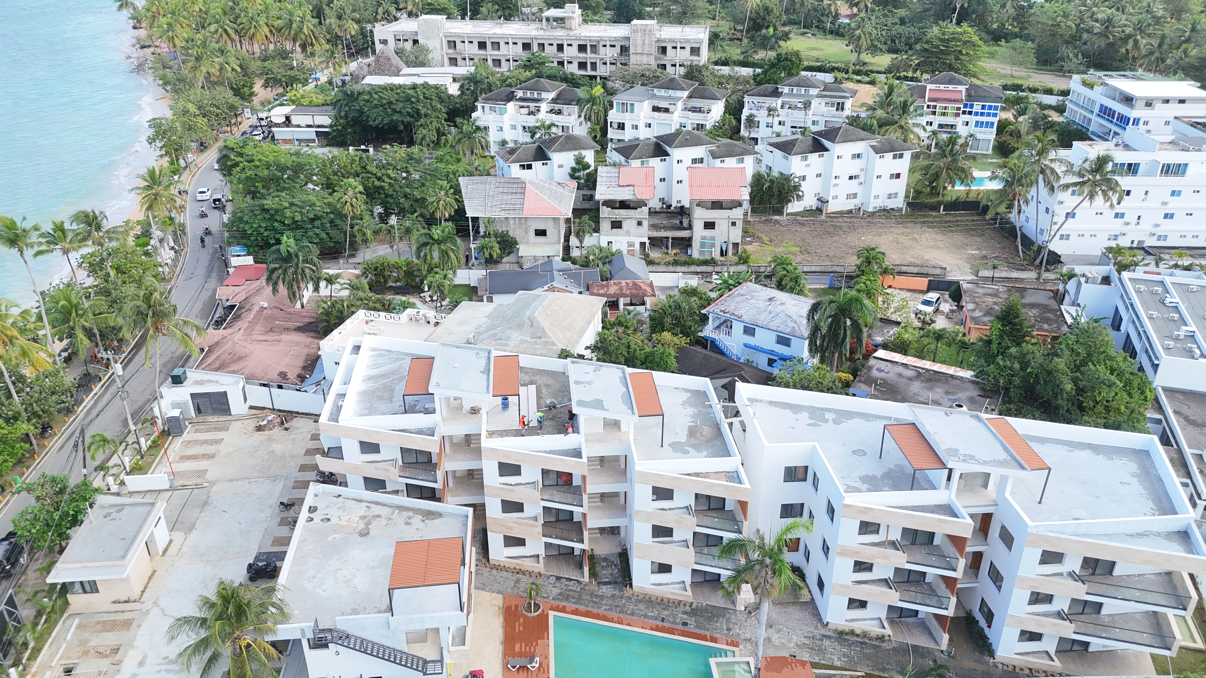 Beachfront Penthouse — Private Rooftop Living