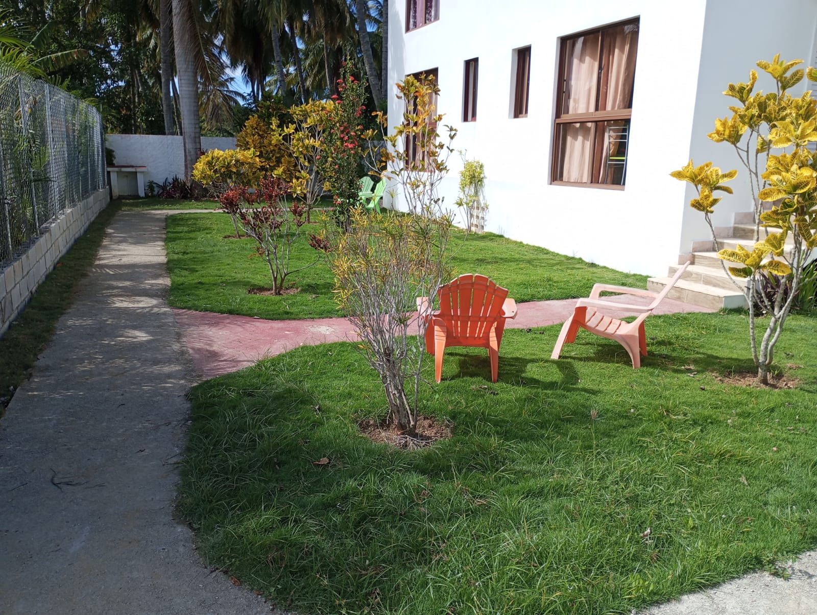 House Just 2 Minutes from the Beach – Two Independent Apartments