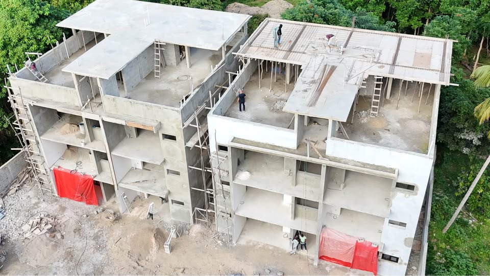 Last  penthouse available in this  project in Bonita beach