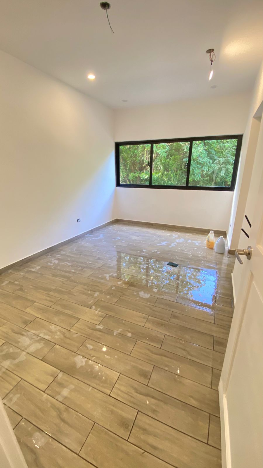 Two Unfurnished Apartments for Long-Term Rent – Comfortable Living Near the Beach