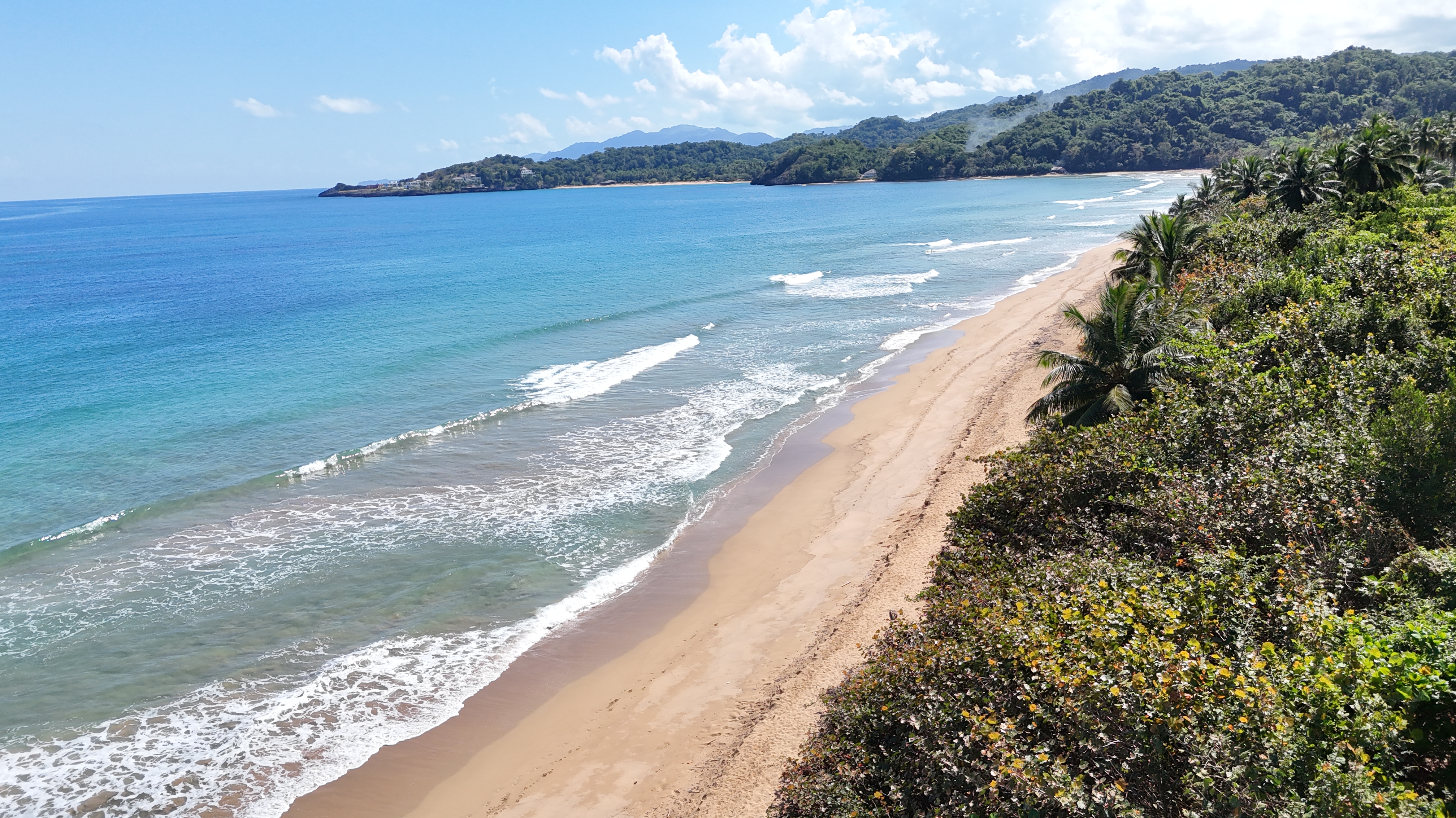 Two-Level House with Large Pool Just 340 Meters from El Limón Beach