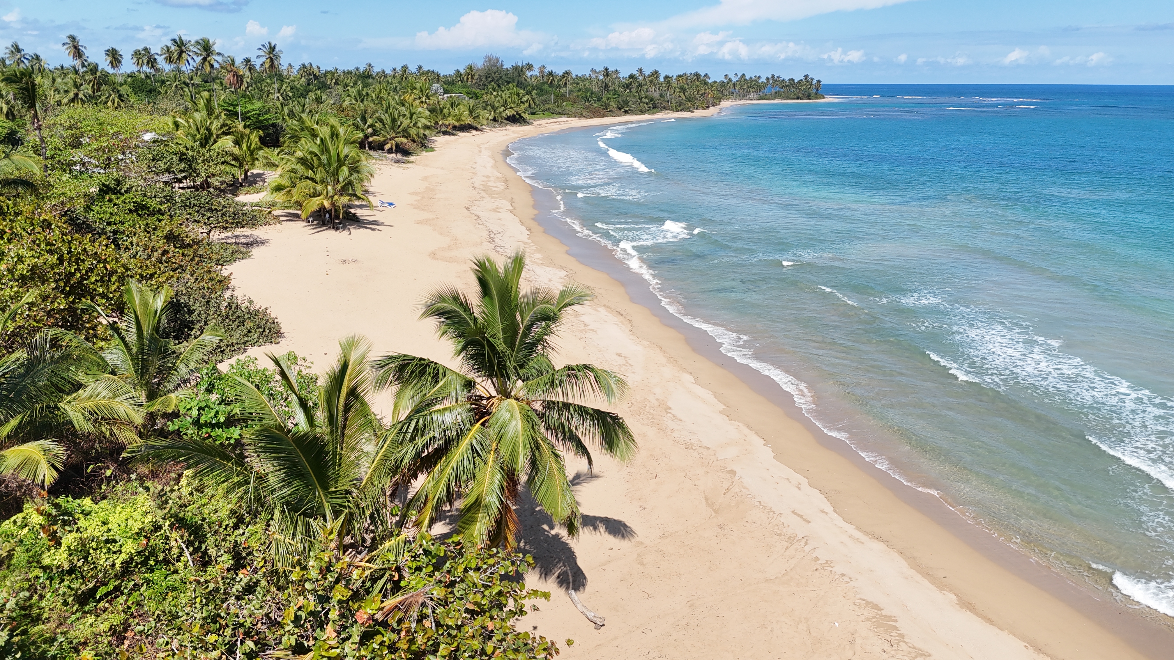 Two-Level House with Large Pool Just 340 Meters from El Limón Beach
