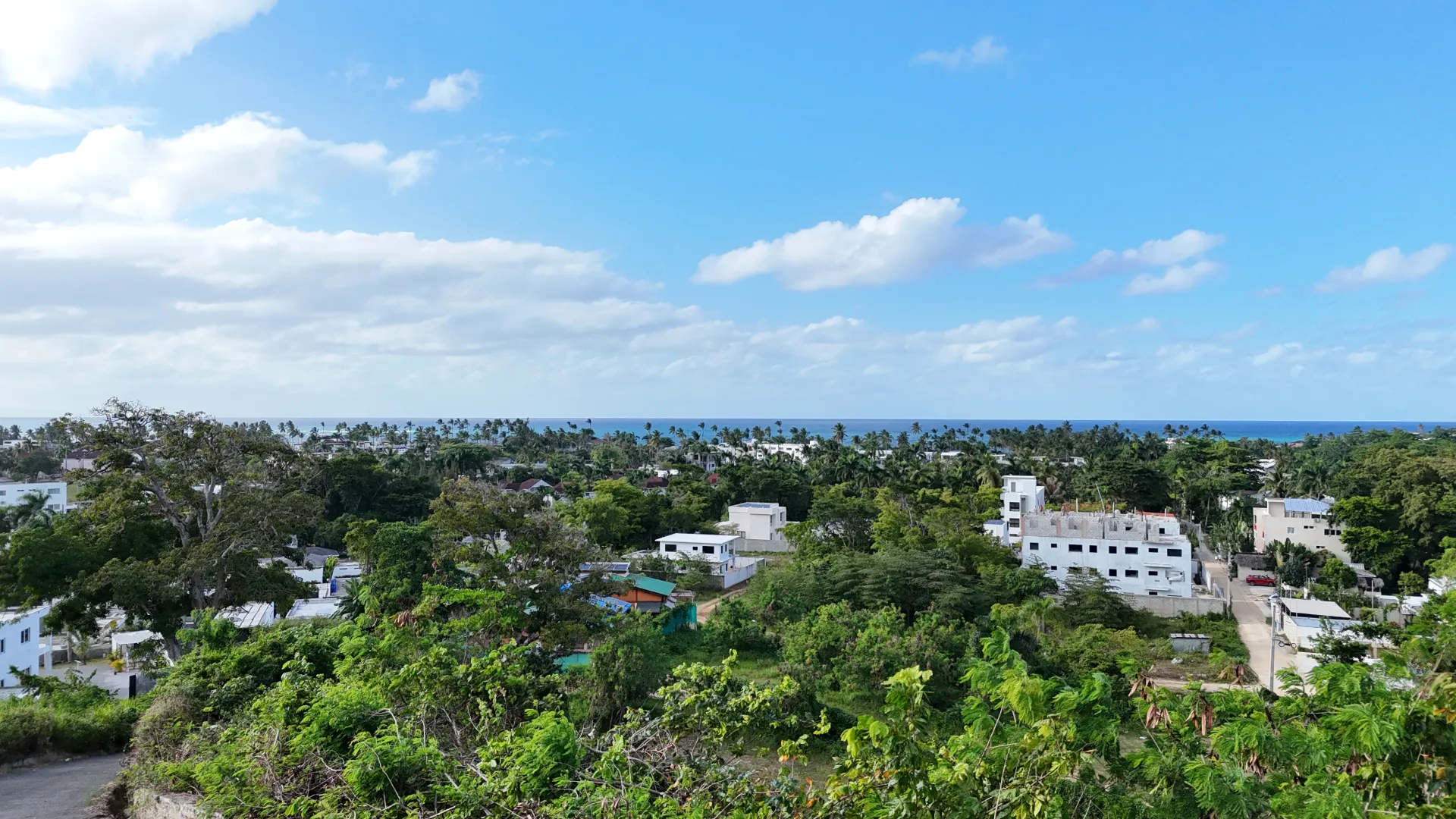 306 m² Ocean-view lot located in a fast-growing area.