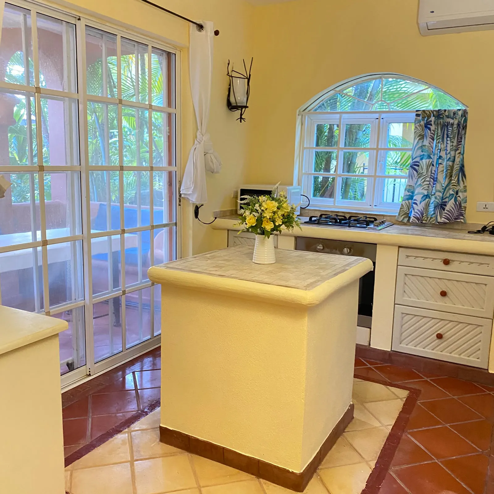 Exclusive Beachside Retreat: Fully Furnished Home with Private Bungalow Just Minutes from Playa Bonita