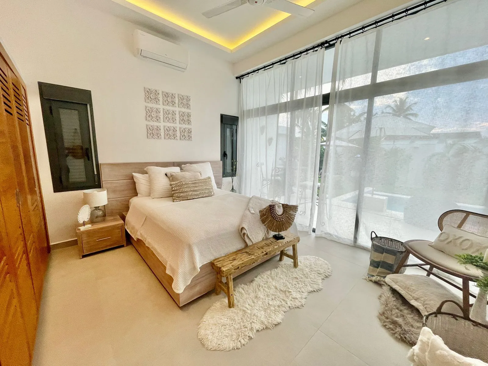 Villa de Lujo y Privacidad Absoluta a Pasos de Playa Punta Popy LAS TERRENAS,  $640 USD / noche.