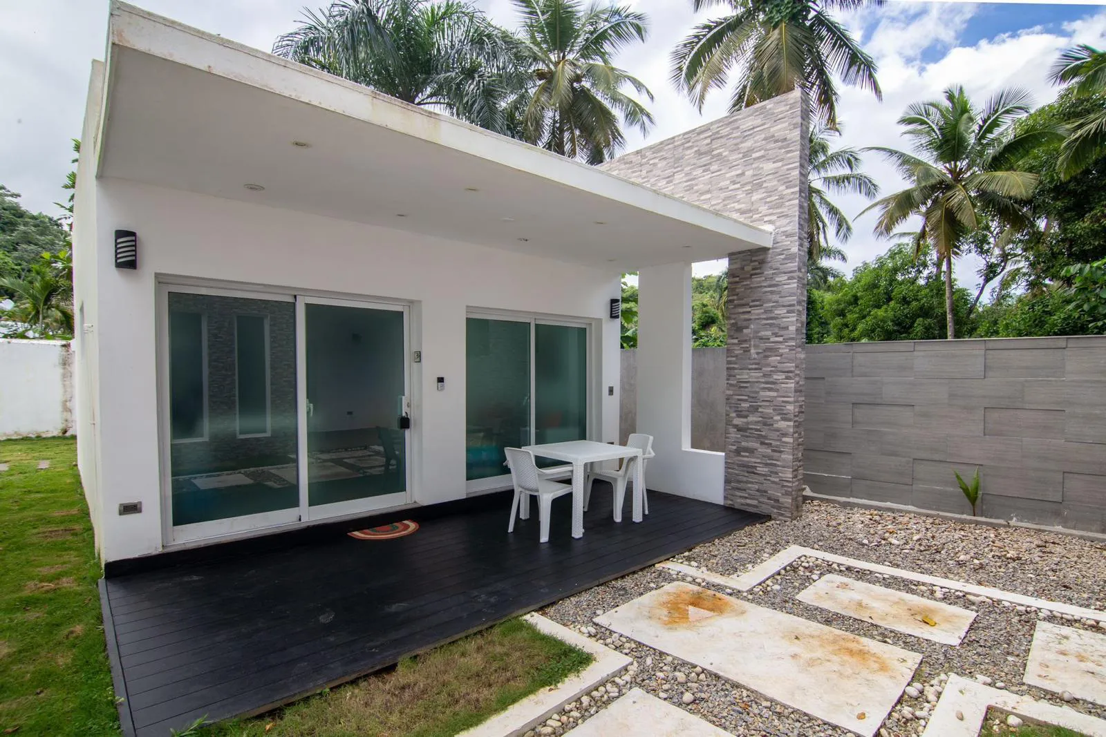If you’re looking for something simple and very close to the beach