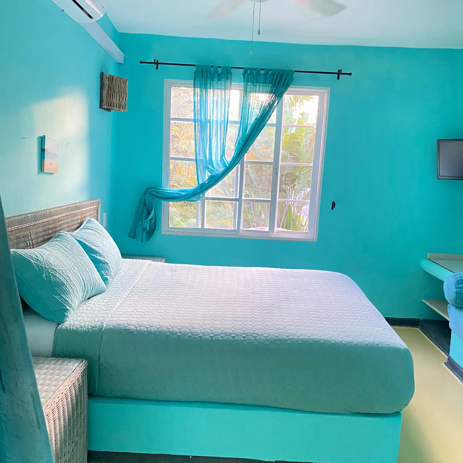 Exclusive Beachside Retreat: Fully Furnished Home with Private Bungalow Just Minutes from Playa Bonita