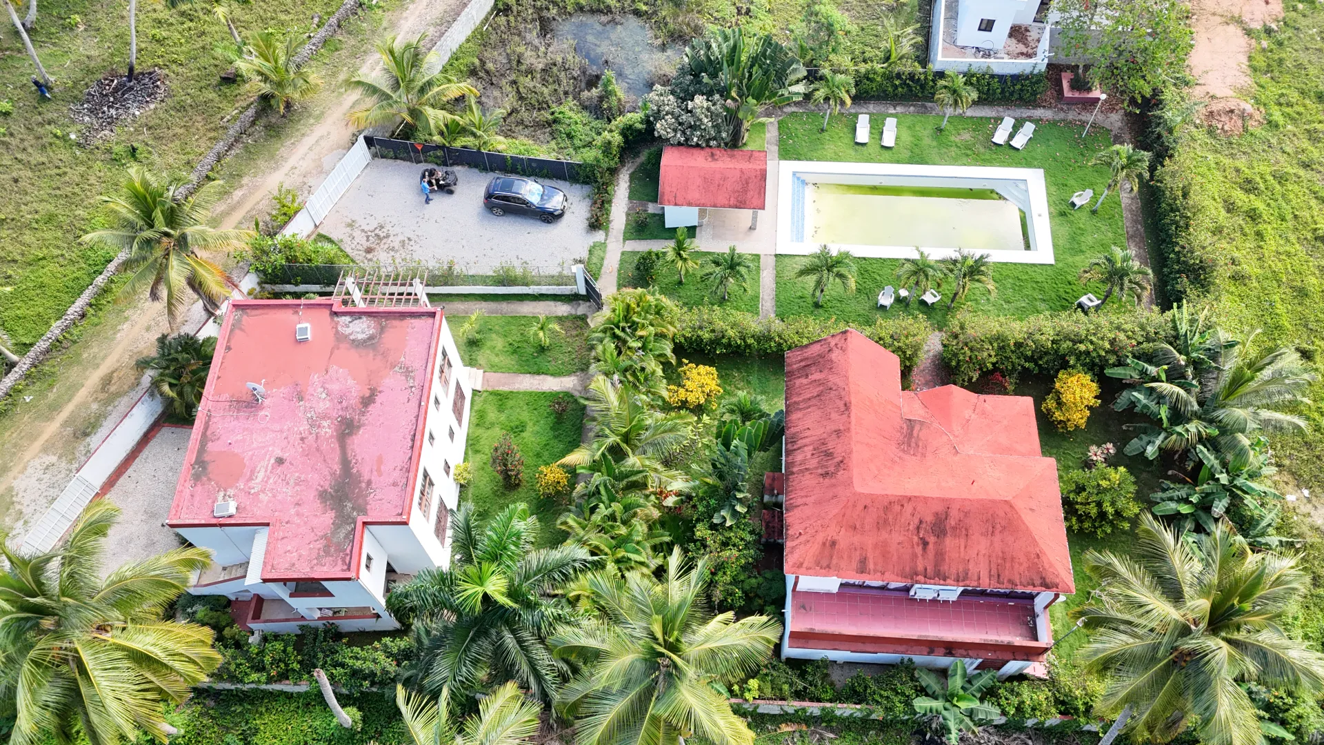 Two-Level House with Large Pool Just 340 Meters from El Limón Beach