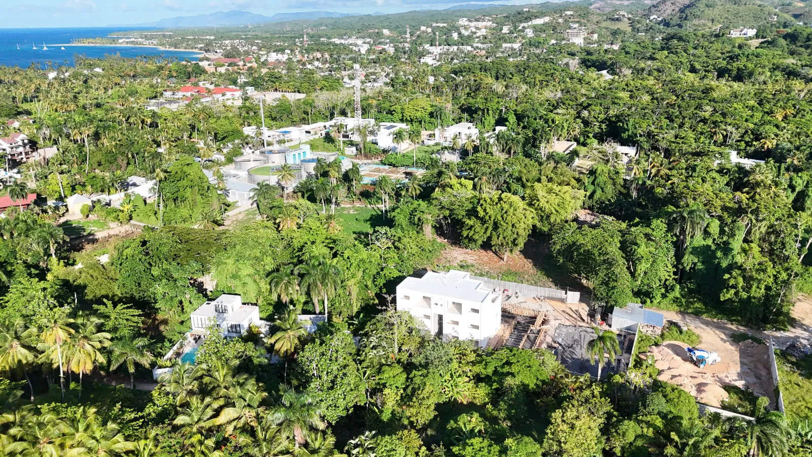 Your ideal seaside retreat in Playa Ballena is just one step away from becoming reality