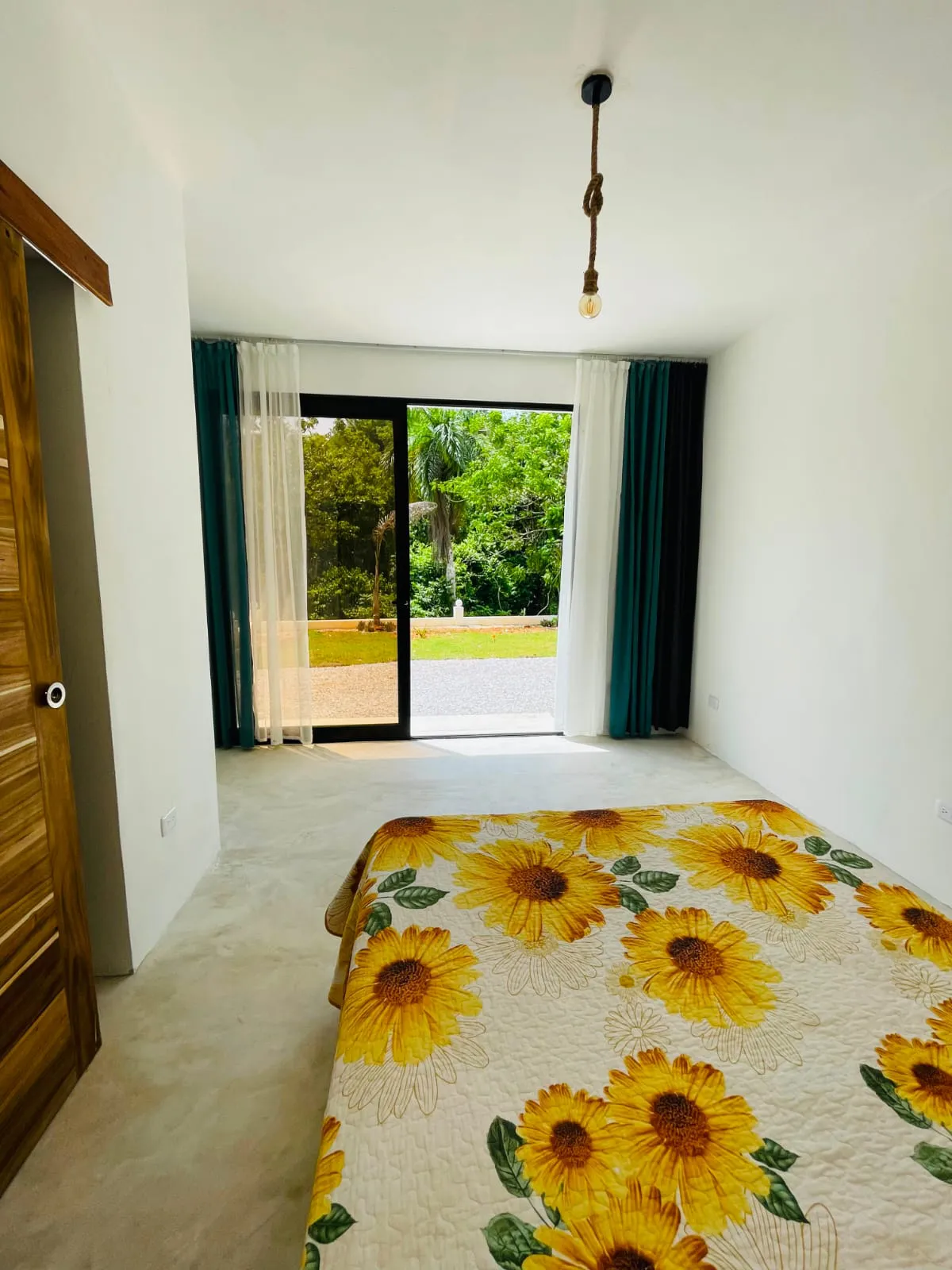 **Acogedora Casa de 2 Habitaciones con Amplio Jardín en La Barbacoa | Las Terrenas**