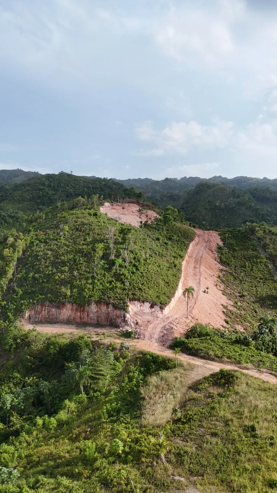 The Apex of Cosón Bay: Premium Eagle’s-Nest Lot with Supreme Panoramas