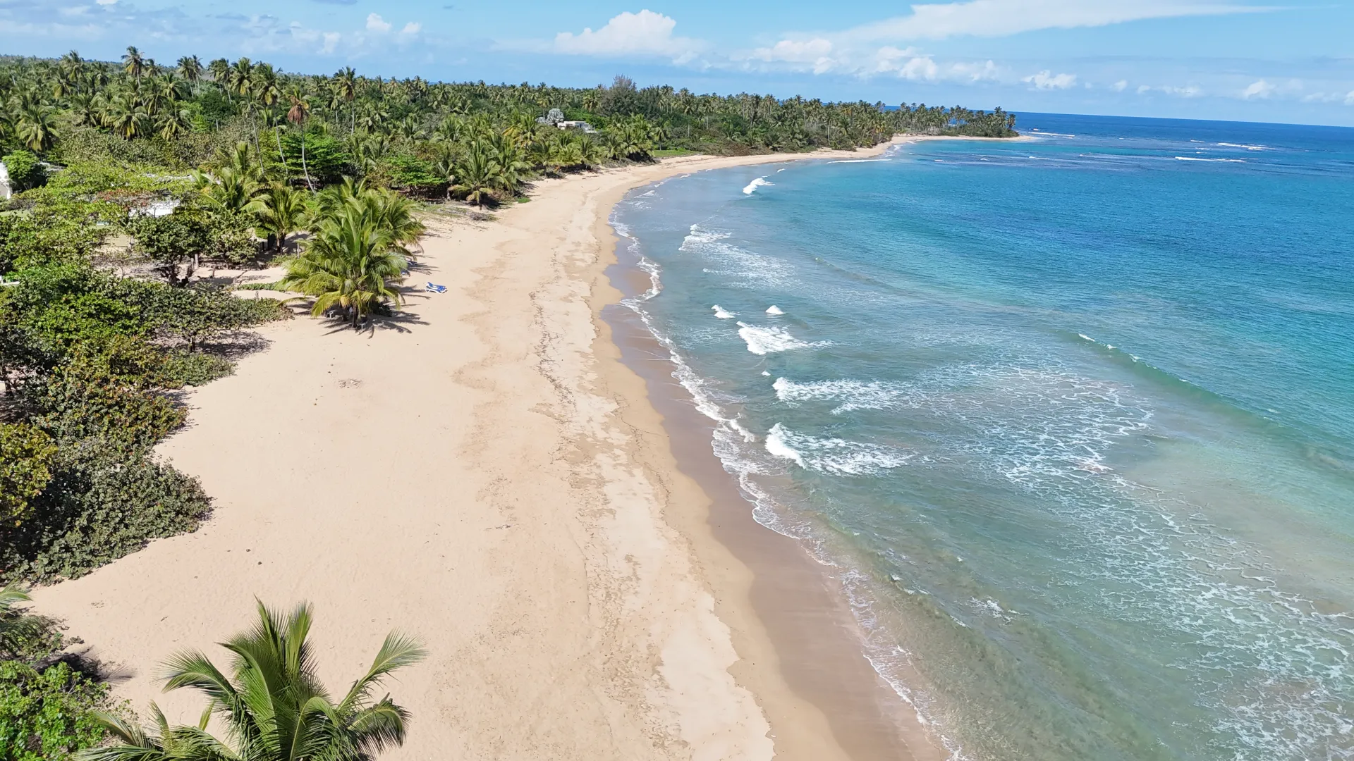 Two-Level House with Large Pool Just 340 Meters from El Limón Beach