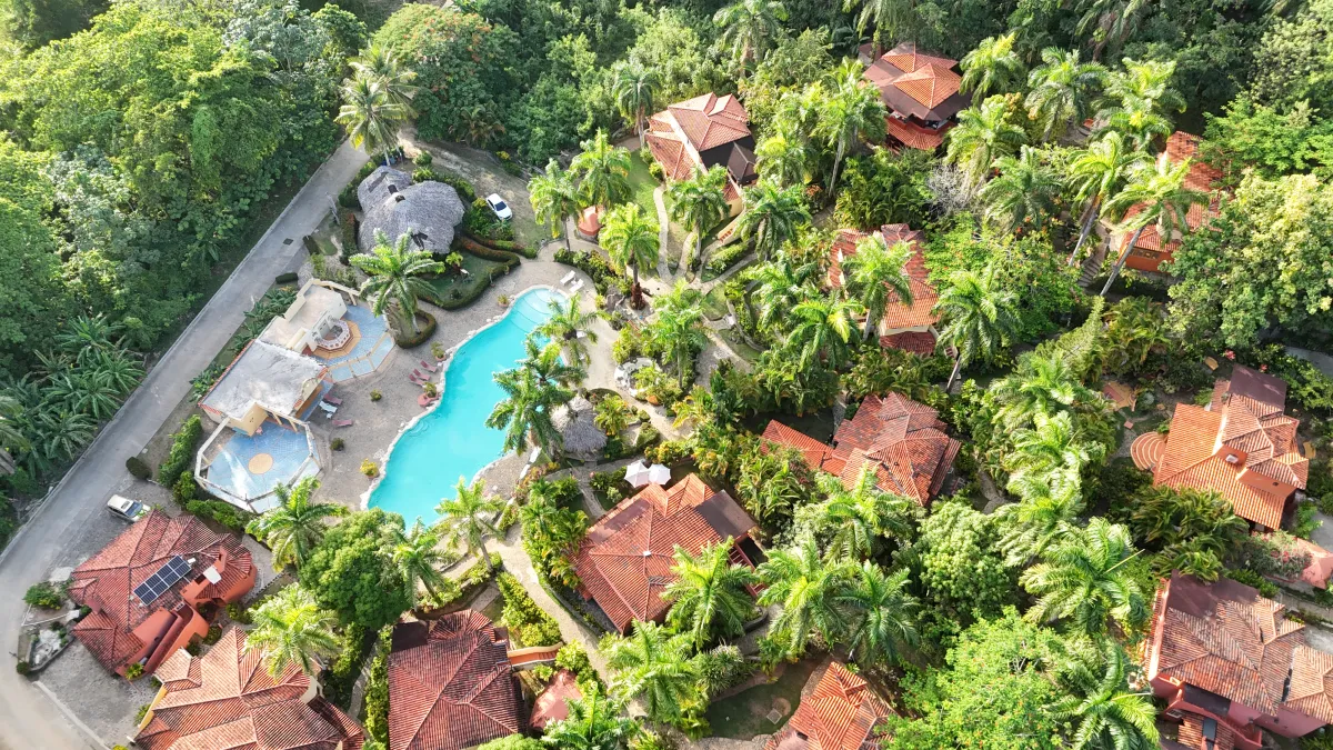 Exclusive Beachside Retreat: Fully Furnished Home with Private Bungalow Just Minutes from Playa Bonita
