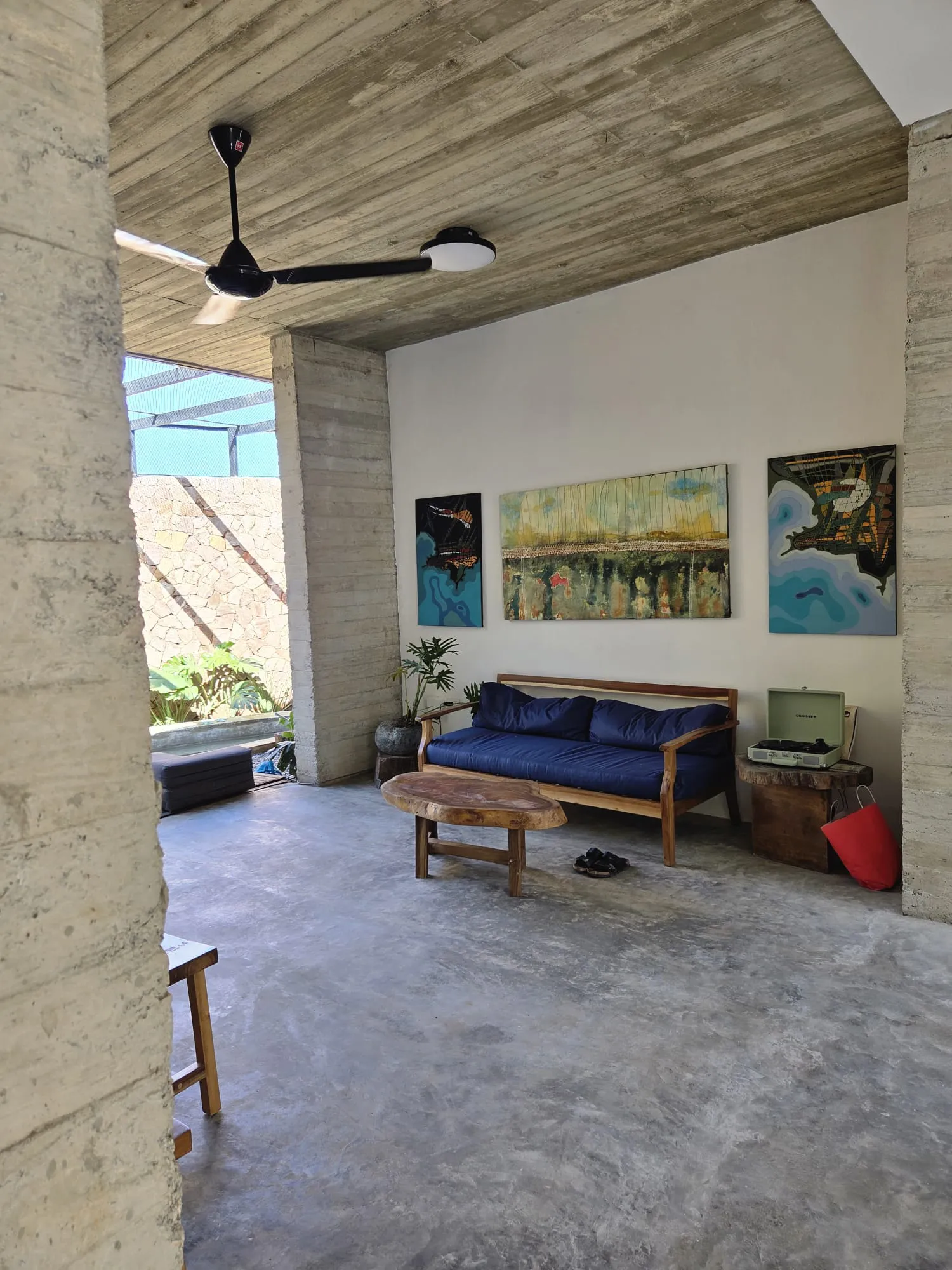 Colonial–Contemporary Style Home
