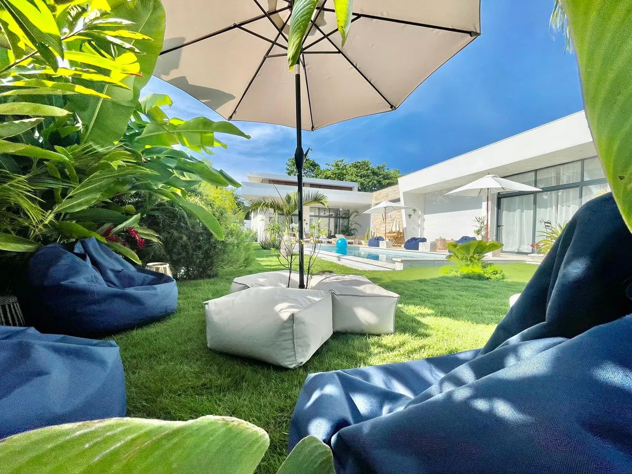 Villa de Lujo y Privacidad Absoluta a Pasos de Playa Punta Popy LAS TERRENAS,  $640 USD / noche.