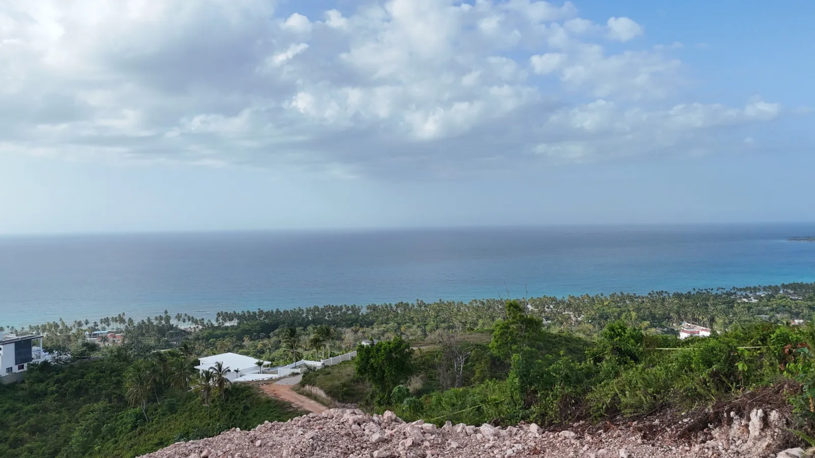 The Apex of Cosón Bay: Premium Eagle’s-Nest Lot with Supreme Panoramas