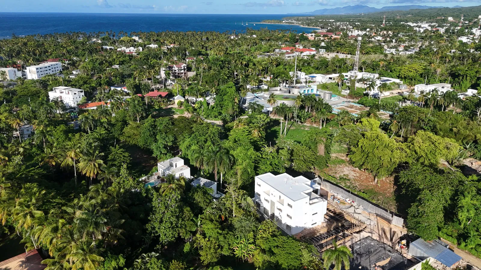 Your ideal seaside retreat in Playa Ballena is just one step away from becoming reality