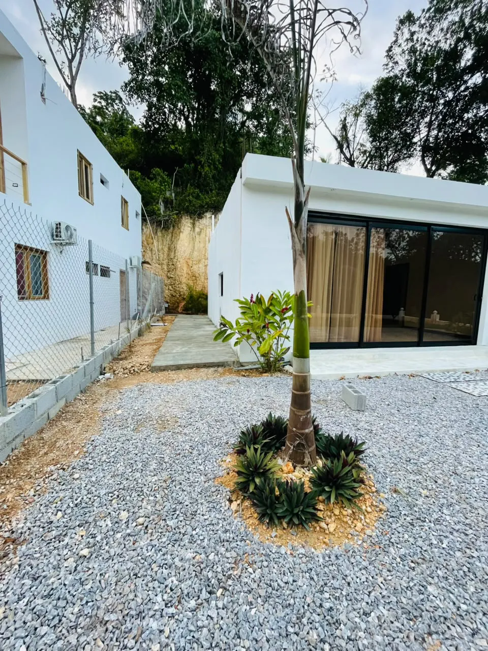 **Acogedora Casa de 2 Habitaciones con Amplio Jardín en La Barbacoa | Las Terrenas**